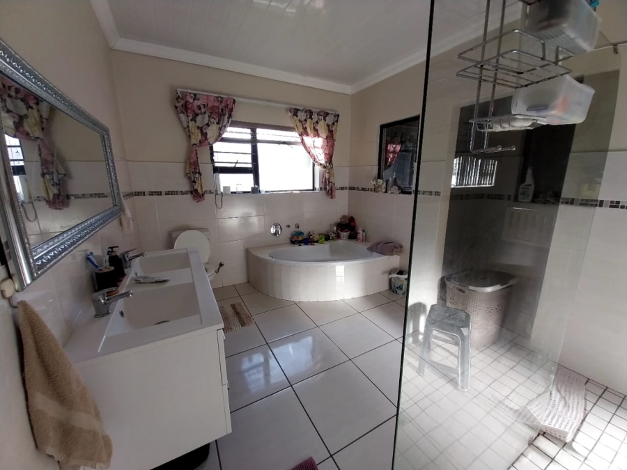 3 Bedroom Property for Sale in Van Riebeeck Park Western Cape